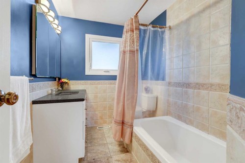 11304 108 Avenue, Fairview, AB - Indoor Photo Showing Bathroom