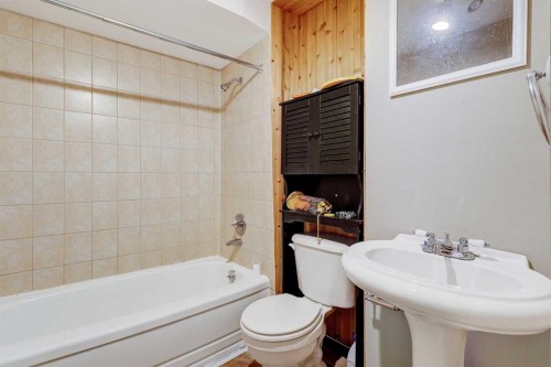 11304 108 Avenue, Fairview, AB - Indoor Photo Showing Bathroom