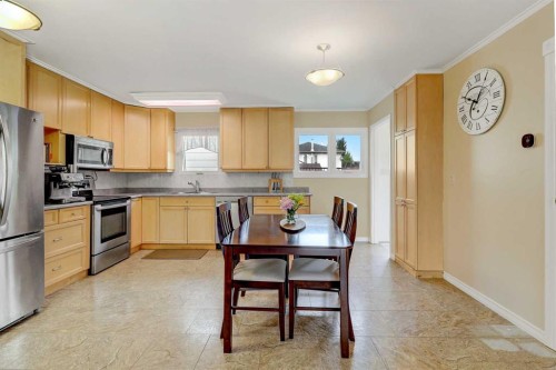 11304 108 Avenue, Fairview, AB - Indoor Photo Showing Kitchen With Stainless Steel Kitchen