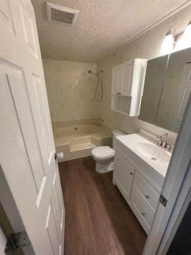 5002 54 Street, Grimshaw, AB - Indoor Photo Showing Bathroom