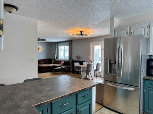 10800 108 Avenue, Fairview, AB - Indoor Photo Showing Kitchen