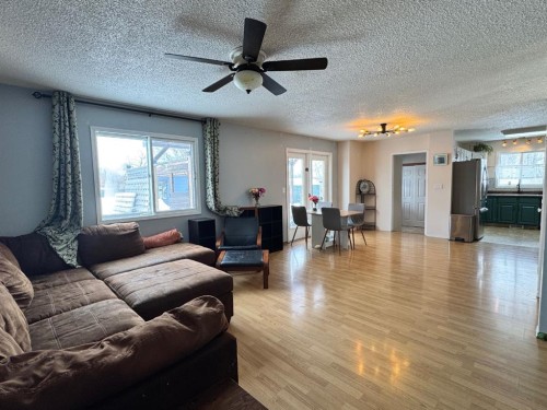 10800 108 Avenue, Fairview, AB - Indoor Photo Showing Living Room
