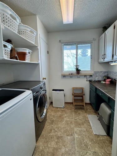 10800 108 Avenue, Fairview, AB - Indoor Photo Showing Laundry Room