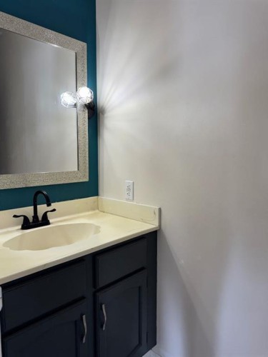 10800 108 Avenue, Fairview, AB - Indoor Photo Showing Bathroom