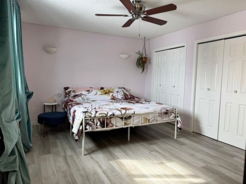 10800 108 Avenue, Fairview, AB - Indoor Photo Showing Bedroom