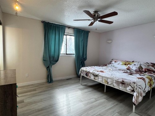 10800 108 Avenue, Fairview, AB - Indoor Photo Showing Bedroom