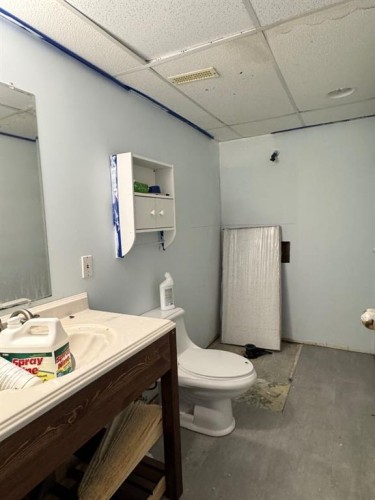 10800 108 Avenue, Fairview, AB - Indoor Photo Showing Bathroom