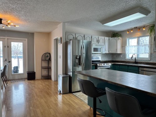 10800 108 Avenue, Fairview, AB - Indoor Photo Showing Kitchen
