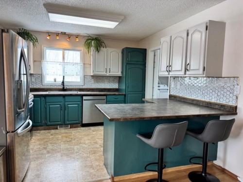 10800 108 Avenue, Fairview, AB - Indoor Photo Showing Kitchen