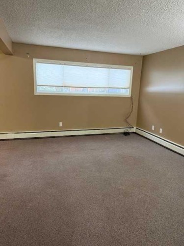 101-11114 Hoppe, Grande Cache, AB - Indoor Photo Showing Other Room