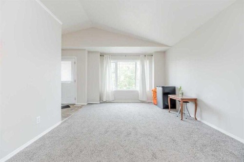 85 Pinnacle Crossing, Grande Prairie, AB - Indoor Photo Showing Other Room