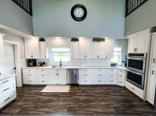 9110 100 Ave, La Crete, AB - Indoor Photo Showing Kitchen