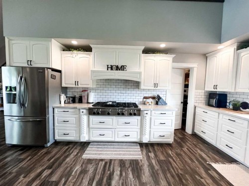 9110 100 Ave, La Crete, AB - Indoor Photo Showing Kitchen