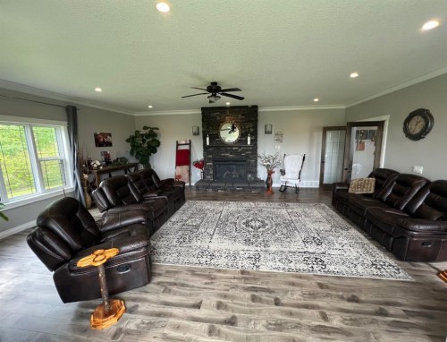 9110 100 Ave, La Crete, AB - Indoor Photo Showing Living Room