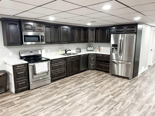 9110 100 Ave, La Crete, AB - Indoor Photo Showing Kitchen
