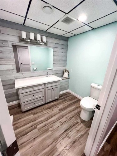 9110 100 Ave, La Crete, AB - Indoor Photo Showing Bathroom