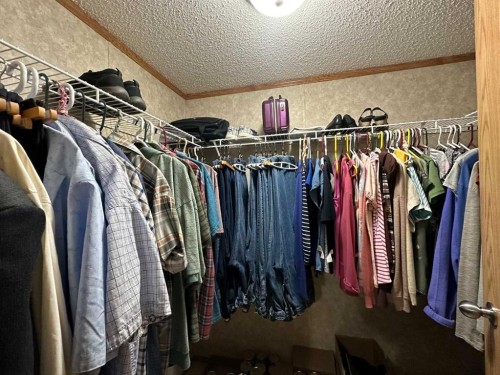 452 1St Street Sw, Falher, AB - Indoor With Storage