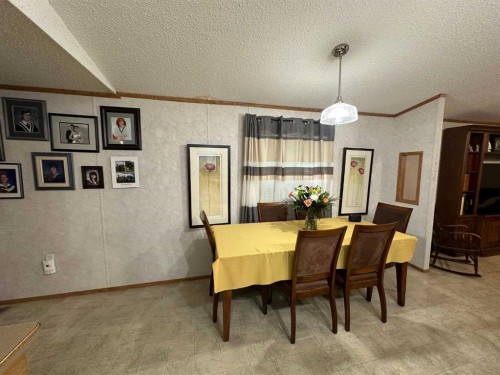 452 1St Street Sw, Falher, AB - Indoor Photo Showing Dining Room