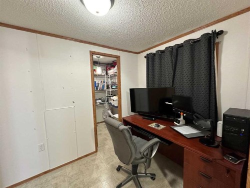 452 1St Street Sw, Falher, AB - Indoor Photo Showing Office