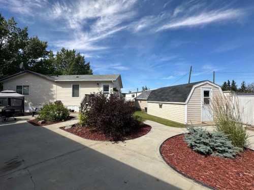 452 1St Street Sw, Falher, AB - Outdoor