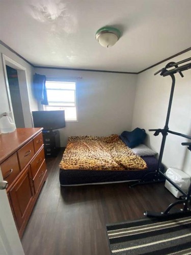 9707-111 Ave Avenue, Clairmont, AB - Indoor Photo Showing Bedroom