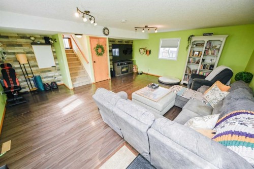13029 90 Street, Grande Prairie, AB - Indoor Photo Showing Living Room