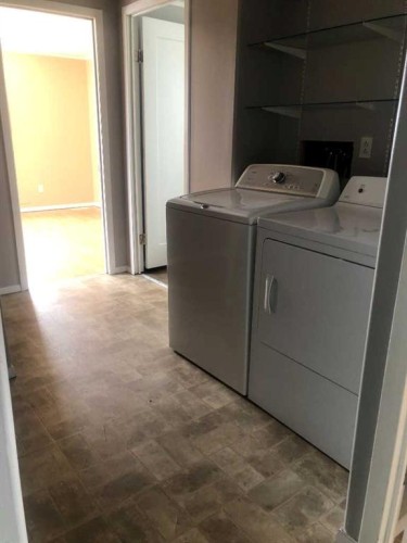 9917 106A Street, High Level, AB - Indoor Photo Showing Laundry Room
