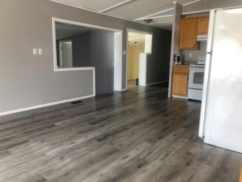 9917 106A Street, High Level, AB - Indoor Photo Showing Kitchen