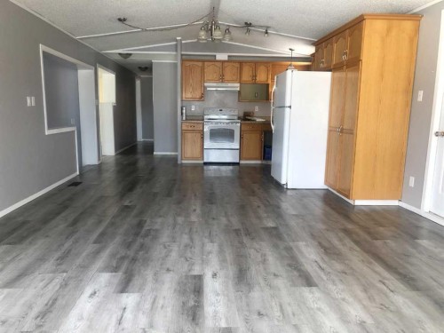 9917 106A Street, High Level, AB - Indoor Photo Showing Kitchen
