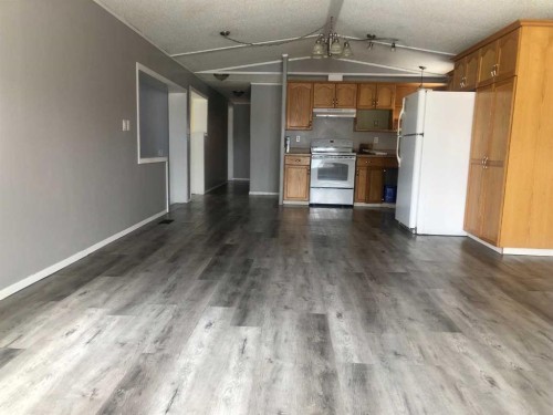 9917 106A Street, High Level, AB - Indoor Photo Showing Kitchen