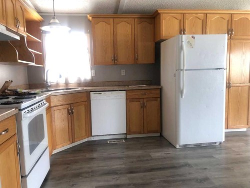 9917 106A Street, High Level, AB - Indoor Photo Showing Kitchen