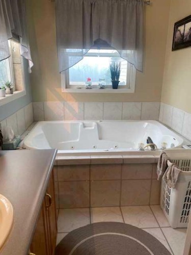 70104 230 Range Road, Valleyview, AB - Indoor Photo Showing Bathroom