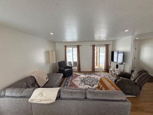 10406 105 Ave, La Crete, AB - Indoor Photo Showing Living Room