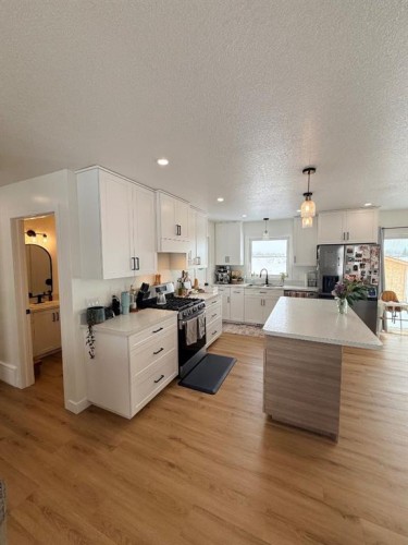 10406 105 Ave, La Crete, AB - Indoor Photo Showing Kitchen