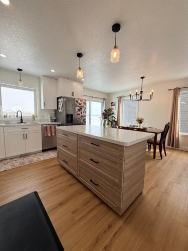 10406 105 Ave, La Crete, AB - Indoor Photo Showing Kitchen