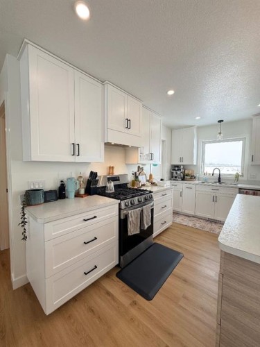 10406 105 Ave, La Crete, AB - Indoor Photo Showing Kitchen