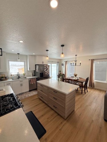 10406 105 Ave, La Crete, AB - Indoor Photo Showing Kitchen