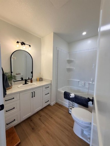 10406 105 Ave, La Crete, AB - Indoor Photo Showing Bathroom