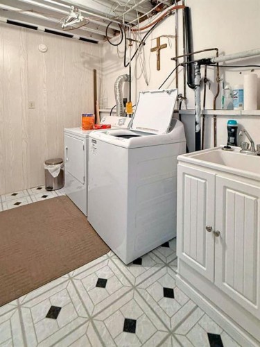10650 104Th Avenue, Grande Cache, AB - Indoor Photo Showing Laundry Room