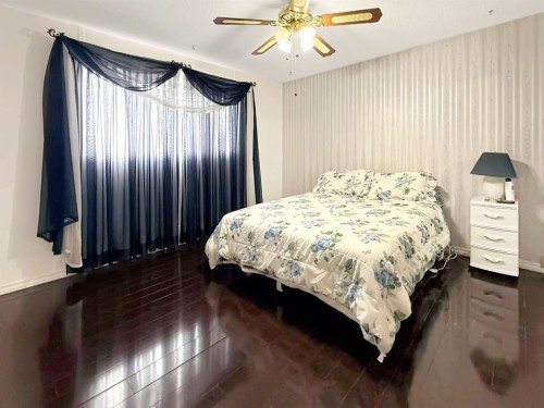 10650 104Th Avenue, Grande Cache, AB - Indoor Photo Showing Bedroom