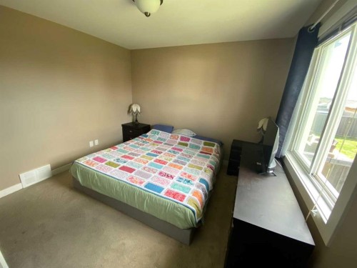 9520 92 Street, Wembley, AB - Indoor Photo Showing Bedroom