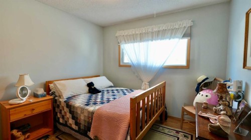 8101 95 Street, Peace River, AB - Indoor Photo Showing Bedroom