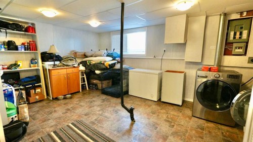 8101 95 Street, Peace River, AB - Indoor Photo Showing Laundry Room