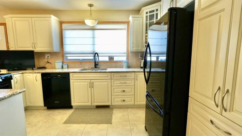 8101 95 Street, Peace River, AB - Indoor Photo Showing Kitchen