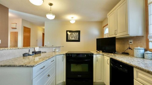 8101 95 Street, Peace River, AB - Indoor Photo Showing Kitchen