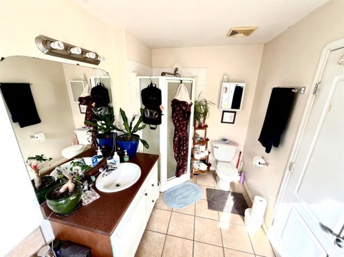 8821 Lakeland Drive, Grande Prairie, AB - Indoor Photo Showing Kitchen With Double Sink