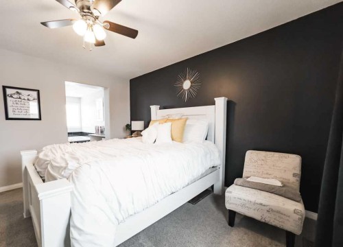10705 101 Avenue, La Crete, AB - Indoor Photo Showing Bedroom