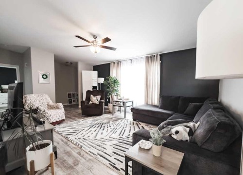 10705 101 Avenue, La Crete, AB - Indoor Photo Showing Living Room
