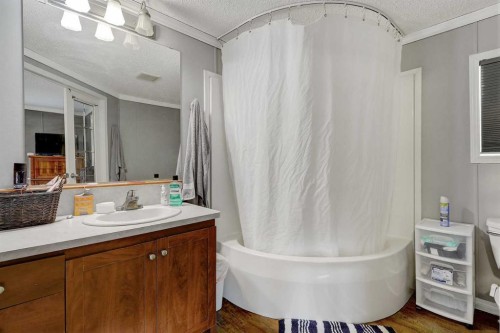 8930 89St, Grande Prairie, AB - Indoor Photo Showing Bathroom