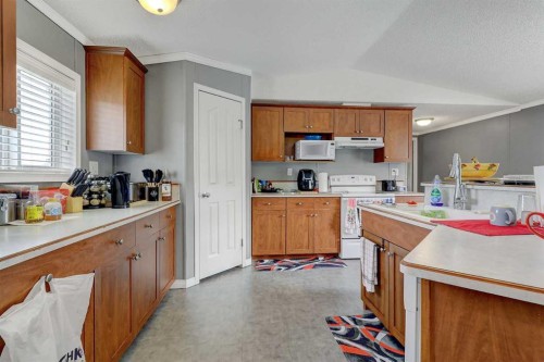 8930 89St, Grande Prairie, AB - Indoor Photo Showing Kitchen
